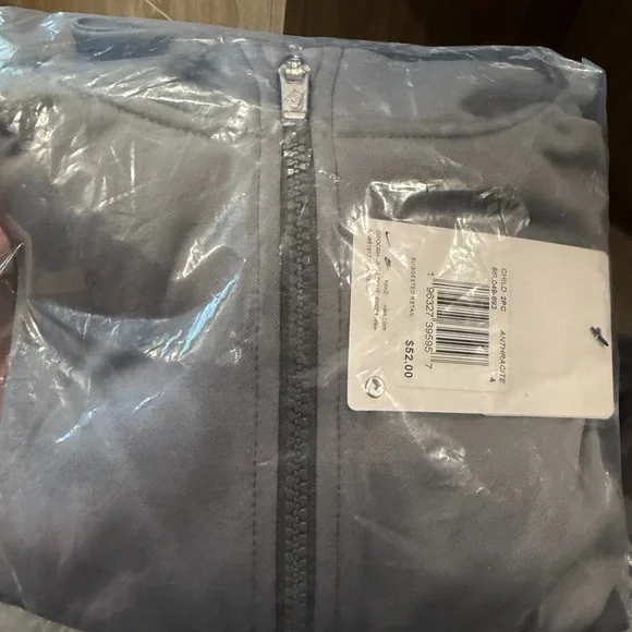 Nike boys or Girls Black/Grey Zip Track Jacket and Pants Set size 4 

BRAND NEW - Picture 5 of 5